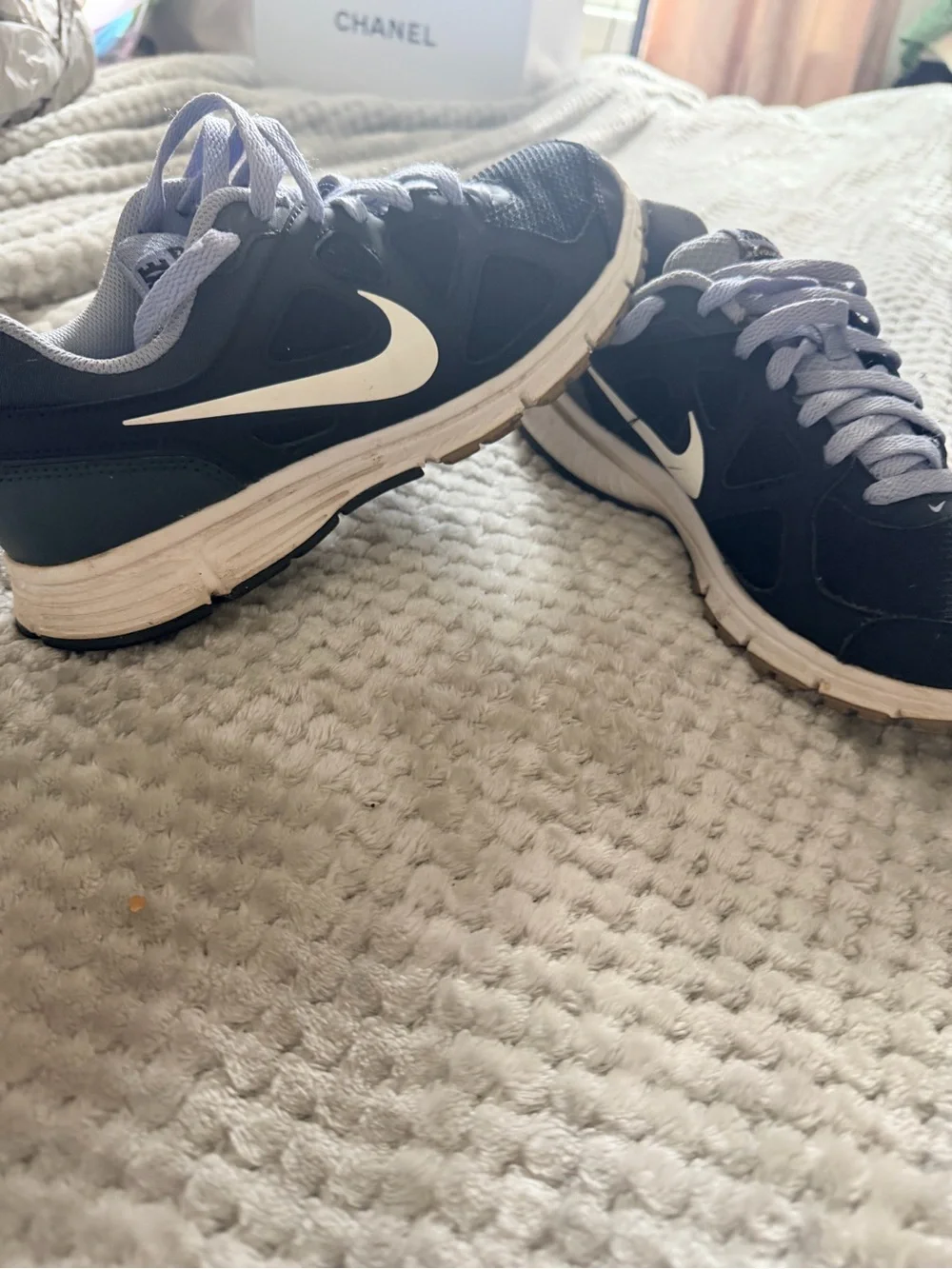 Nike Women’s Black Sneakers with Light lilac Laces